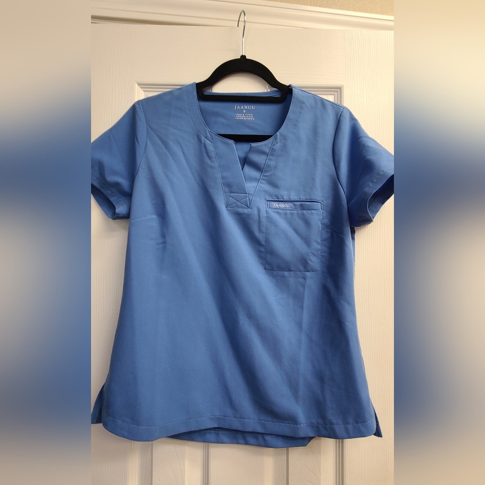 Jaanuu scrub top size small